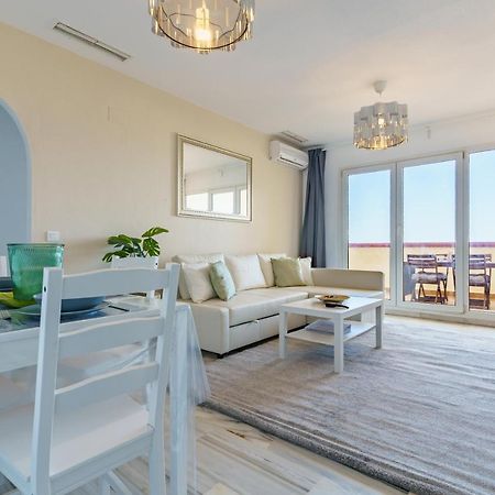 Chic Beachfront Flat With Amazing Sea Views And Private Indoor Parking Бенальмадена Экстерьер фото