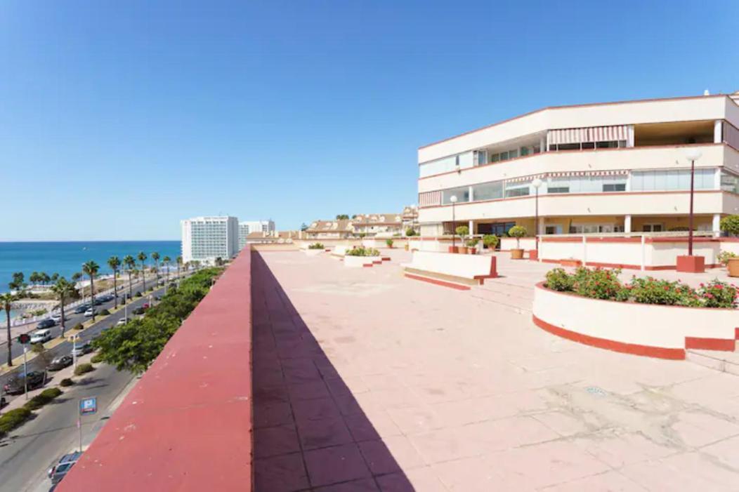 Chic Beachfront Flat With Amazing Sea Views And Private Indoor Parking Бенальмадена Экстерьер фото