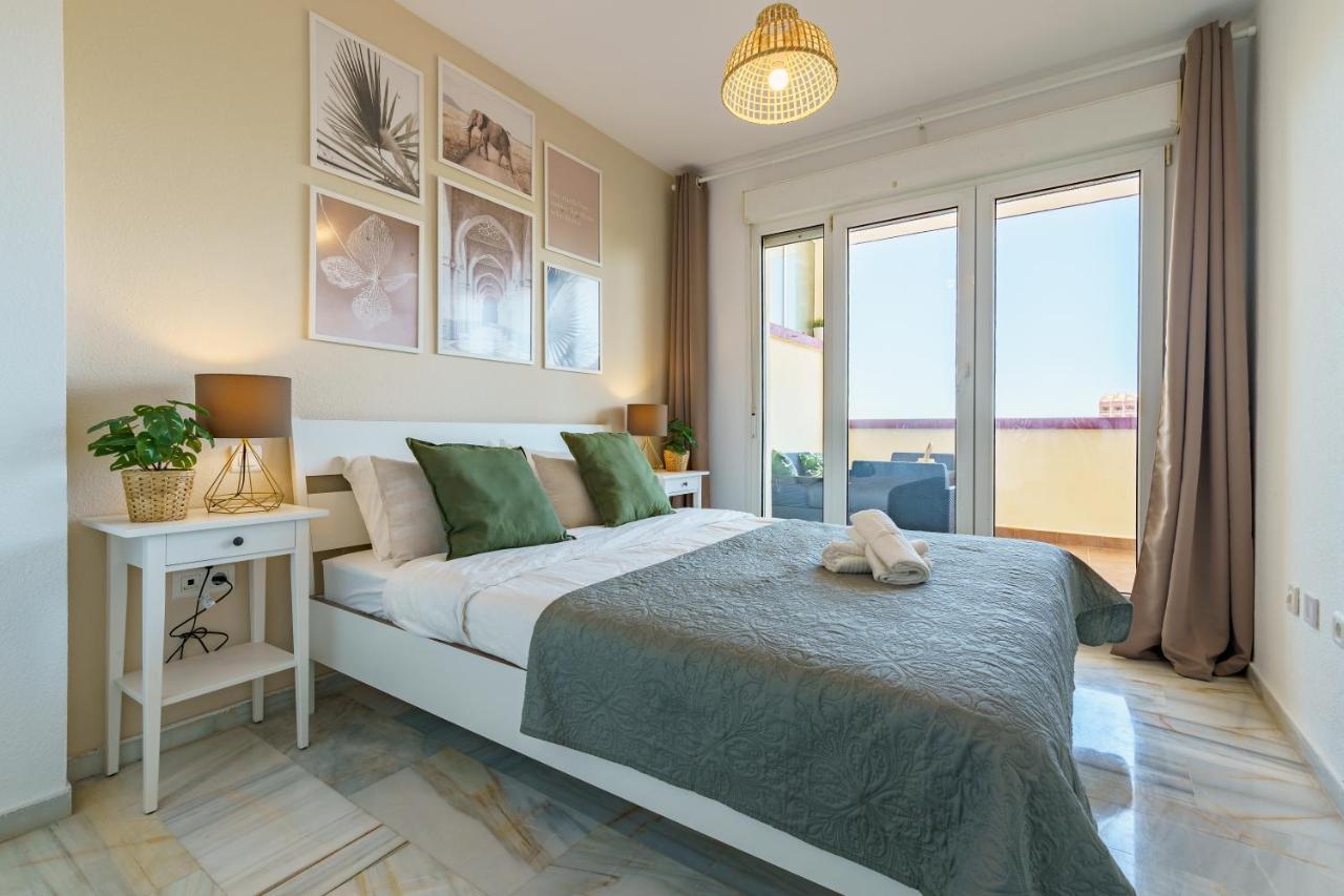 Chic Beachfront Flat With Amazing Sea Views And Private Indoor Parking Бенальмадена Экстерьер фото